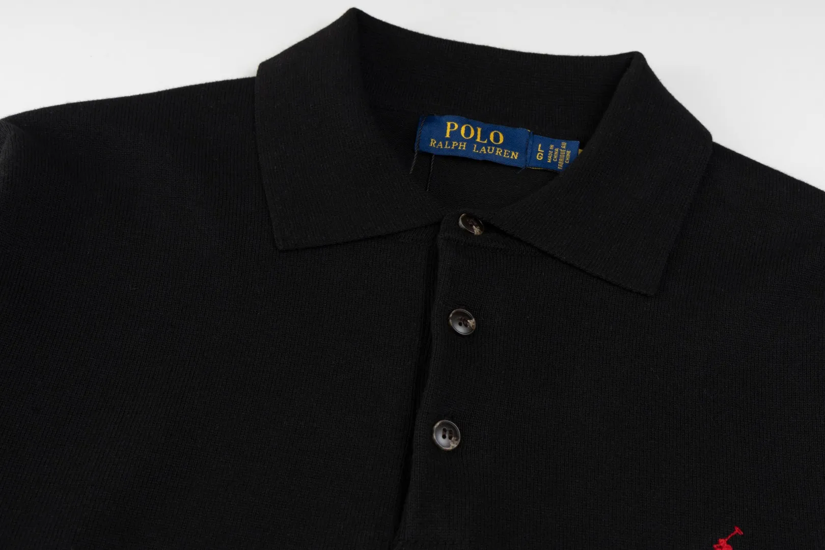 P216 #R81 Ralph Lauren knitted pony embroidered lapel polo shirt three-button pullover open chest long-sleeved sweater Official website synchronization Same style for men and women Sizes: S-XL Color: White Blue Gray Dark Gray Khaki Military Green Navy White Label Navy Blue Red Label Black Red Label Black White Label Pink Classic cotton yarn 100% white cotton High-quality goods Classic styles have always been popular! The workmanship details are very good! The simple lapel polo pullover sweater is always the standard, with classic brand embroidery on the chest! All major stars have the same style! Best for couples. High quality goods! Xinjiang cotton micro-elastic and smooth fabric has excellent quality. Pure cotton is soft and skin-friendly. Size: S M L